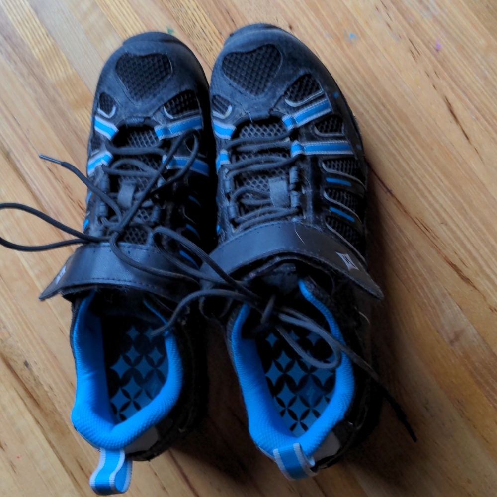 Tahoe sport black and blue cleat biking shoes